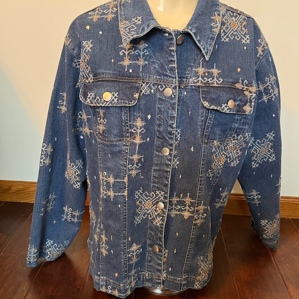 Ios Women's Size XL Denim Jacket Lots of Embroidery Details Sequins
